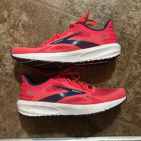 Brooks launch NEW - Picture 3 of 4